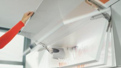 AVENTOS HK, силовой механизм 25 BLUMOTION, узкие алюминиевые рамки, белый шелк